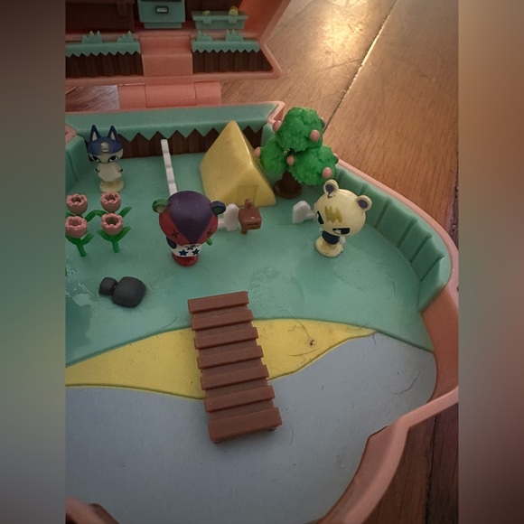 Animal Crossing Polly pocket collectible item. Comes with Isabelle and Randall - Picture 2 of 8